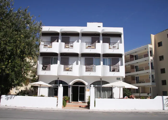 Captain\'S Hotel